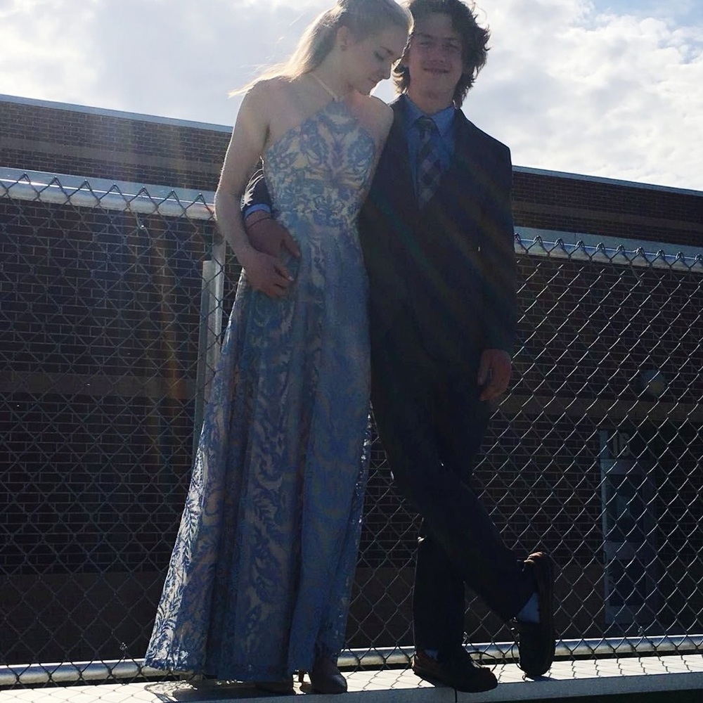 PROM DRESS !! - Picture 3 of 3